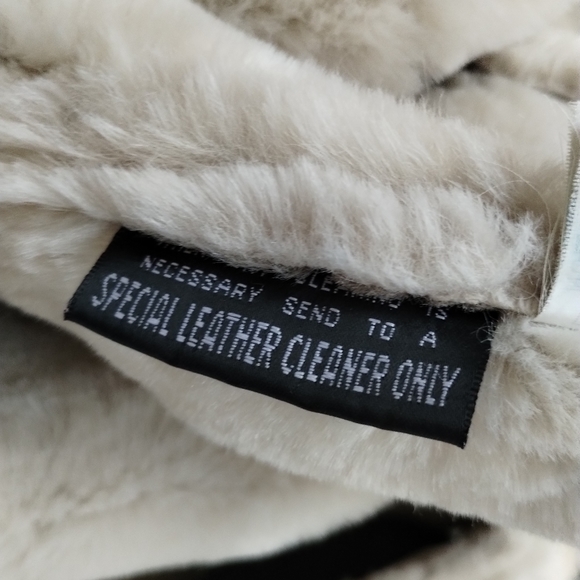 Vintage Wilsons Leather jacket with faux fur lining and hood - Picture 13 of 15